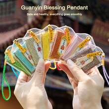 时尚中国风观音吉祥吊坠，可作包包挂饰、车饰、祈求平安富贵的护身符、健康符咒、幸运符、守护符、招财符，亦可作为个人礼物、生日礼物、节日礼物，也是馈赠朋友/情人节的绝佳选择。 - 彩色 - 查看 1