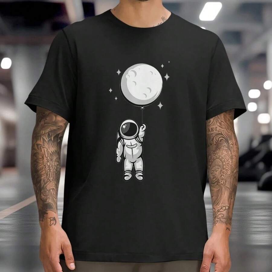 Camiseta Homen e Mulher T-Shirt Unissex Estilo Moda Estampada Astronauta Flutuando Levantado Pela Lua Style Barato Camisa Estilosa Masculina e Feminina - 100% Algodão Promoção Frete Grátis Rápido - Preto - Visão 1