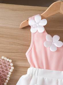 Bộ đồ 2 món này gồm một chân váy midi họa tiết hoa 3D thời trang và dễ thương cùng một áo hai dây, được thiết kế dành cho các bé gái. Áo hai dây và chân váy xếp ly được làm từ chất liệu vải dệt kim mềm mại, thoải mái. Bộ trang phục ngọt ngào và giản dị theo phong cách nghỉ hè này phù hợp cho các bé gái mặc khi tham gia các hoạt động ngoài trời, đi học, đạp xe, dạo phố, dự tiệc, làm quà tặng ngày Valentine và nhiều dịp khác trong mùa xuân và mùa hè. - Hồng - Xem 5
