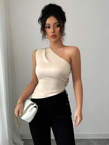 夏季时尚女式杏色性感露肩褶皱不对称下摆缎面衬衫，配金属饰边，适合优雅通勤、毕业派对、音乐节等场合。 - 淺杏色 - 查看 5