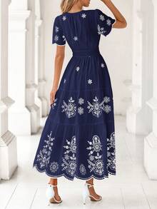 Spring & Summer New Arrival Women's Bohemian Dress - Casual Floral Short Sleeve V-Neck Maxi Style With Elastic High Waist & Pockets - Nền màu xanh hải quân với những bông hoa trắng. - Xem 2