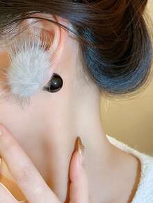 Andkiss 1 Đôi bông tai đính đá giả ngọc trai và lông thú bằng nhựa, thanh lịch và thời trang cho mùa thu/đông. - quả cầu bông - Xem 6