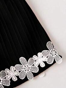 Bộ 2 món cho bé gái, áo hai dây viền hoa và quần short viền hoa, thích hợp mặc ngoài trời mùa xuân/hè. - màu đen - Xem 7