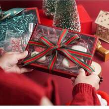 Hộp quà trang nhã 10/5, làm từ bìa cứng bền chắc, có nắp trong suốt, miệng rộng và các góc bo tròn. Thích hợp cho tiệc sinh nhật, quà tặng Ngày Valentine, tiệc cưới, trang trí đám cưới, bao bì sản phẩm cho doanh nghiệp nhỏ và quà tặng tiệc tùng. | Thiết kế hộp đơn giản | Chất liệu bìa cứng chắc chắn, một món quà lý tưởng. - Nhiều màu - Xem 6