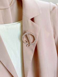 1pc Minimalist Elegant Pearl Letter Brooch, Complete Set Of 26 English Letters, Suitable Accessorizing Sweaters, Coats, Suits In Autumn/Winter, Can Decorate Shirt Collars, Bags, Scarves, Hats, Hair Accessories, Suitable Office, Dates, Parties And More, Compact And Versatile. - 彩色 - 查看 3
