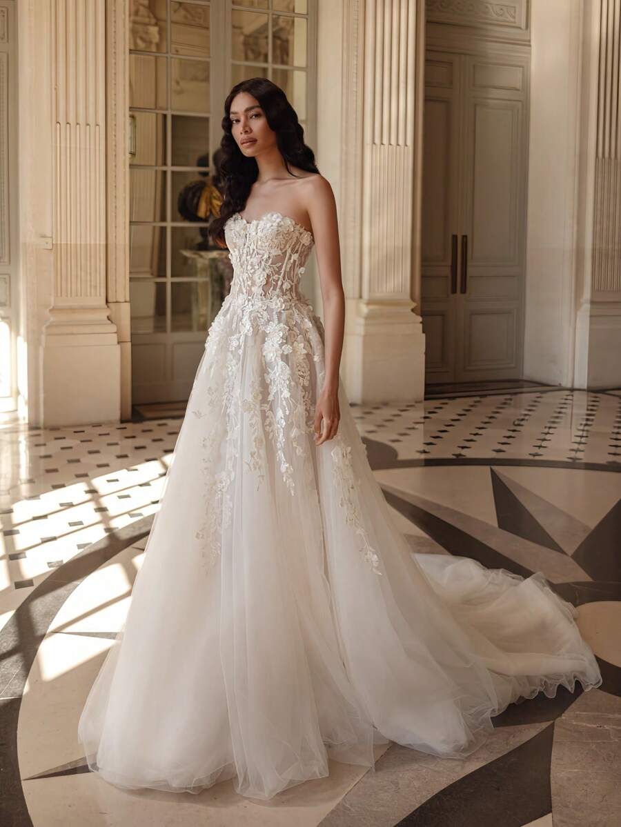 Lavish Strapless Sweetheart 3D Floral Illusion Lace Tulle Ballgown Wedding Gown, Wedding Dresses For Bride, Elegant And Comfortable, Includes Plus Sizes, Bridal Gown, Formal Dresses For Women, Suitable For Wedding, Party, Vacation, Bride, Formal Occasions, Dinner Dress, Prom Dress, After-Party Dress, Homecoming Dress, Cocktail Party, Birthday Party, Celebration, Gala, Festival, Ceremony, White - 白色 - 查看 1