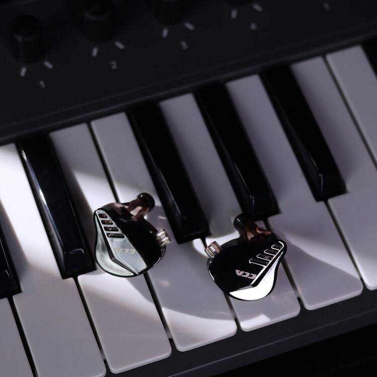 C C A CCA 钢琴家入耳式监听耳机，2BA+1DD 三单元混合驱动耳机，HiFi 低音降噪耳塞，清晰立体声，佩戴舒适，适合音频工程师和音乐家，黑色 - 黑色 - 查看 1