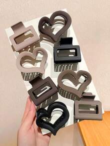 8件套心形发夹套装 - 适合女孩和女士，实用棕色调，饰有心形和方形图案，小巧精致。可用于夹刘海、打造半扎发造型或作为发饰。是2026年新年或情人节的理想礼物。女士爪夹，优雅发夹