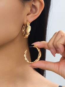 1 par de pendientes de aro dorados huecos de diseño elegante y de lujo con estilo retro clásico para mujeres - Amarillo Oro - Ver 1