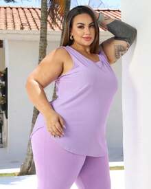 PLUS SIZE Regata de Academia Oval Dry Fit Poliamida Treino Feminina - Lavanda - Visão 2