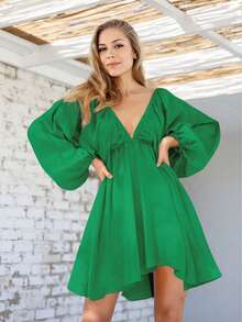 女士纯色深 V 领灯笼袖露背度假连衣裙