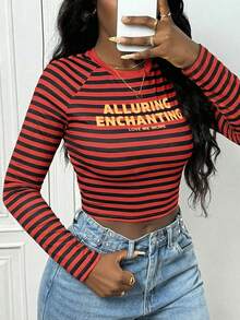 Lässiger Streetstyle gelb-schwarzes gestreiftes Buchstaben-Muster Figurbetontes Crew-Neck T-Shirt, geeignet für Musikfestivals, Abschlussfeiern, Schulanfang, Outdoor-Ausflüge, Brunch, Partys - Kurzes gestreiftes Bauchfrei-Top, Frühling bis Sommer - Rot - Übersicht 3