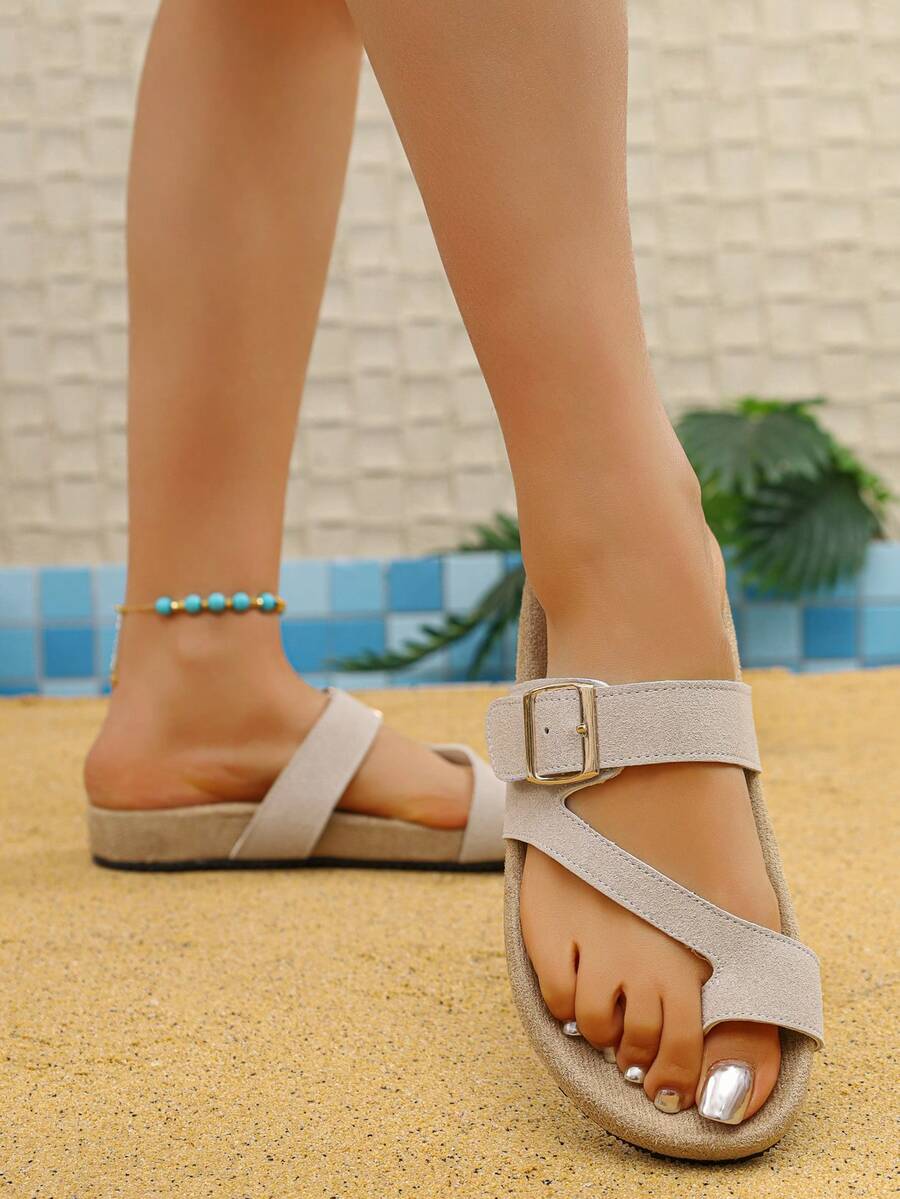 夏季新款舒适时尚人字拖，度假风沙滩拖鞋，一脚蹬平底凉鞋