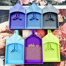 This New Multi-Functional Diamond Painting Tray Features A Y-Shaped Embedded Board, Semi-Open Lid, And Grid Design, Which Allows For Faster And Smoother Placement Of Diamonds, And Effectively Separates The Diamonds.