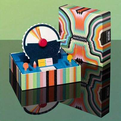 Trò chơi cờ Wavelength - Một trò chơi chiến lược nhóm hợp tác, với chủ đề "Phối hợp với nhau", lối chơi thông minh, lý tưởng cho các buổi tối chơi game, tụ họp nhóm, giao lưu xã hội và giải trí cạnh tranh.