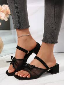 女士纯色蕾丝面料西部风蝴蝶结性感高跟凉鞋，适合派对、婚礼、情人节等场合，优雅时尚，必备单品。采用TPR鞋底，穿着舒适。可搭配连衣裙、牛仔裤，适合派对、办公等各种场合，提升女性魅力。 - 黑色 - 查看 3