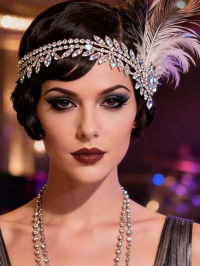 复古白色羽毛头饰，适合20世纪20年代风格的表演，镶嵌水钻，可作为头链或皇冠佩戴，也适合作为正式场合的珠宝。