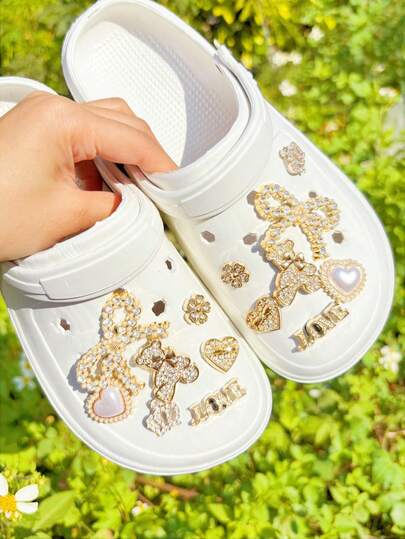 14件金色蝴蝶、小熊、珍珠、爱心鞋夹配件，适用于女士鞋、凉鞋、拖鞋、花园鞋等，DIY装饰佳品，生日、派对、送礼佳选。