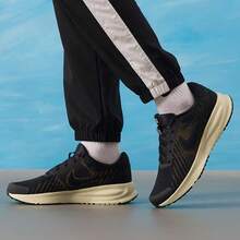 Nike 男士 RUN DEFY 网眼透气休闲运动鞋、训练跑步鞋 - 黑色/黃色 - 查看 2