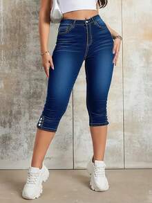 Quần jeans nữ cạp trung dáng ôm dài đến 7/8 - Thiết kế gấu quần có cúc cài, túi tiện dụng, kiểu dáng thường ngày giúp tôn dáng. - Rửa trung bình - Xem 4