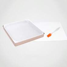 1个11英寸方形烤盘,不粘、防水、防油,适用于制作糖果、甜甜圈、慕斯蛋糕,可用于烤箱、微波炉、烘焙等,也可作为厨房小工具使用。 - 彩色 - 查看 8