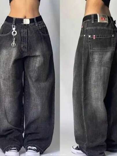 Jeans de Declaración Gris Negro, Estilo Urbano Oscuro para Hombre. Estampado de Letras, Corte  Holgado - Un Básico de Herencia Urbana con Diseño Exclusivo