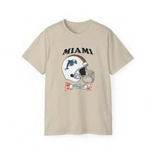 Camiseta personalizada de casco de fútbol de los Miami Dolphins UNISEX - Negro - Ver 1