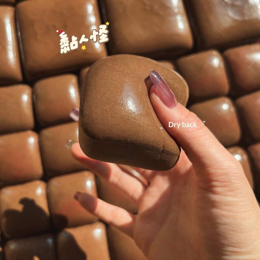 1个新款超柔软迷你吐司面包挤压玩具，慢回弹逼真食物造型，减压解压玩具，适合作为生日、圣诞节、万圣节礼物，完美之选。