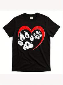 Camiseta para amantes de mascotas del Día de San Valentín - Lindas huellas de perro y gato en corazón rojo - Ajuste regular, casual para todos los días y regalo de San Valentín - Lavable a máquina, ropa de todas las estaciones para mujeres y hombres - Camiseta con gráfico de animal lindo, ropa temática de mascotas, diseño juguetón, tela duradera, cómoda de usar, camiseta de cuello redondo, ropa unisex, material transpirable, camiseta impresa, amantes de los perros - Negro - Ver 1