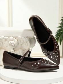 Mẫu giày mới năm 2025: Giày mũi nhọn đính đinh tán, giày casual phối màu khoét rỗng thời trang dành cho nữ, đa năng cho mọi mùa trong năm. - Cà phê nâu - Xem 4