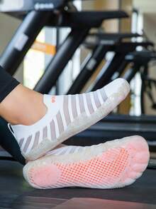 TOLLN 1双女士室内健身跑步机专用防滑软底全透气健身训练鞋 - 白色 - 查看 4