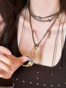 1 Pc Elegant Retro Style Moon Octagram Pendant Necklace For Women. Suitable For Daily Wear By Women, For Attending Parties, Valentine's Day And Other Occasions. It Can Also Be Given As A Gift To Family Members And Girlfriends.