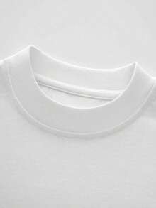 Nubes alineadas en tonos celestes que evocan calma y serenidad acompañadas de un sol naciente sobre el horizonte marino transmitiendo esperanza y energía positiva camiseta de hombre 100% algodón 220g - Blanco - Ver 5