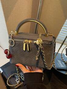 1个迷你菱格纹手提包，时尚PU材质链条单肩斜挎包，拉链封口，时尚小方包，适合通勤，附赠吊坠