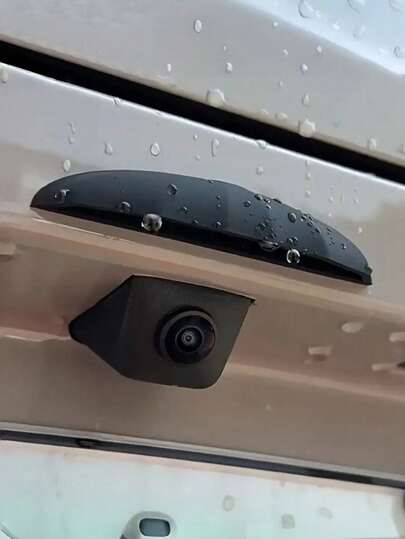 1个硅胶后视摄像头防雨罩 - 加厚加宽，三角形设计，磨砂表面，全天候防水配件，增强雨天可视性，通用尺寸，无需安装