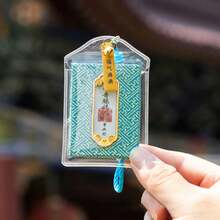 时尚中国风观音吉祥吊坠，可作包包挂饰、车饰、祈求平安富贵的护身符、健康符咒、幸运符、守护符、招财符，亦可作为个人礼物、生日礼物、节日礼物，也是馈赠朋友/情人节的绝佳选择。 - 彩色 - 查看 6