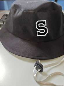 1顶A-Z字母印花遮阳帽，男女童通用，宽檐户外防紫外线帽，带下巴系带 - 黑色 - 查看 4