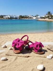 1双紫红色幼儿/小女孩蝴蝶装饰弹力带圆头平底凉鞋，优雅沙滩风，适合3-15岁儿童，休闲、派对、上学、散步、旅行、度假，2026春夏款