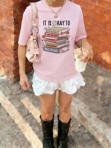 返校必备！这款休闲印花圆领短袖T恤是夏季女孩的理想之选，也是年轻学生校园穿搭的完美搭配。它印有“热爱学习和阅读”的图案，展现女孩的艺术个性，激发她们的想象力和自我表达！女童印花T恤，夏季上衣，青少年服装。