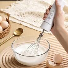 30瓦电动手持搅拌器 - 配备2节500毫安时可充电电池，二合一打蛋器和奶泡器，适用于烘焙/咖啡 - 白色 - 查看 3