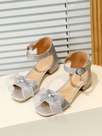 1双儿童低跟蝴蝶结凉鞋，女童防滑鞋底，时尚儿童平底凉鞋