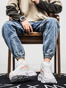 专业跑鞋，采用碳板技术，轻盈缓震，防滑TPU橡胶外底，透气白紫渐变色，适合健身房锻炼，男女通用高性能运动鞋，四季皆宜。 - 白色 - 查看 4