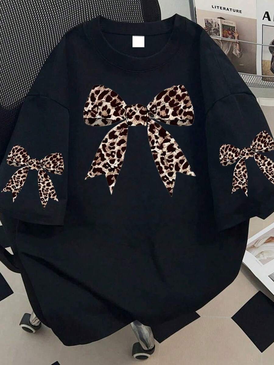 Female Leopard And Bowknot Printed Round Neck Short Sleeve T-Shirt, Summer, Plus Size Women's Street Fashion , Summer Plus Size Women's Top, Suitable For New Year, Festivals, Daily Wear, Outing, Festivals, Beach, Party, Going To School, Attending Music Festivals, Vacation, Commuting. This Summer Round Neck Short Sleeve Can Be Used As A Family, Boyfriend, Girlfriend, Friends, Christmas, New Year's Gift, Essential Round Neck Short Sleeve T-Shirt Top.