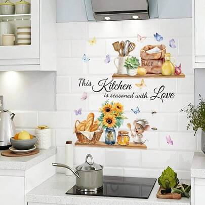 2 autocollants de décoration de cuisine dans un style rustique et chaleureux, avec des motifs colorés d'ustensiles de cuisine, de tournesols, de souris, de papillons et de combinaisons de lettres anglaises. Convient pour la cuisine, la salle à manger, le salon, le buffet, l'hébergement, le restaurant, la boulangerie, la décoration murale, la fête des mères, l'action de grâce, la décoration pour les repas en famille.