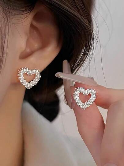 2 piezas de pendientes de botón con forma de corazón hueco, adecuados para el uso diario de las mujeres