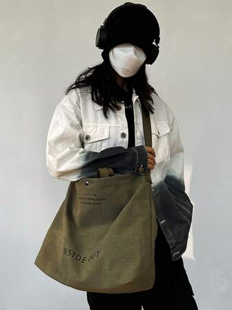 1个女士尼龙手提包，方形设计，配有可调节肩带，大容量，超大尺寸，防刮耐磨，可装护照、现金、身份证、信用卡等，轻便易携，适合通勤/出行，休闲简约纯色字母图案