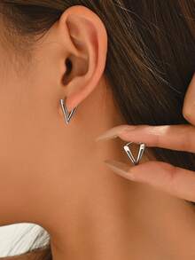 1 Pair Fashion Triangle Hoop Earrings, Chic Minimalist Ear Cuff Earrings With Elegant Vibe, Suitable For Daily Wear In Any Occasion - Silver - View 1
