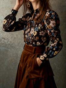 一件女士复古印花立领泡泡袖优雅衬衫，适合通勤、四季皆宜的春季假期穿着。 - 花色 - 查看 3