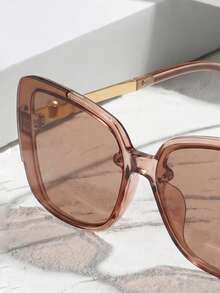 SHEIN BAE 1 par de gafas de sol elegantes y de gran tamaño con decoración de perlas para mujeres y hombres, adecuadas para uso diario, salidas familiares, viajes, atuendos de vacaciones, deportes, conducción, playa, festivales de música, ropa casual, accesorios de verano, vacaciones, golf, senderismo, atuendo elegante, estilo callejero, deportes, fiestas - te con champaña - Ver 3