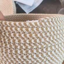 Cesto organizador de mesa em estilo boho, trançado, com tampa, ideal para decoração natalina. Perfeito para sala de estar, quarto, escritório, mesa de cabeceira, para guardar controles remotos, cosméticos, chaves, artigos de papelaria e diversos outros objetos pequenos. - Multicolorido - Ver 3